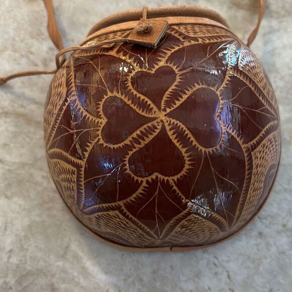 Carved Coconut Crossbody Bag - Picture 4 of 5